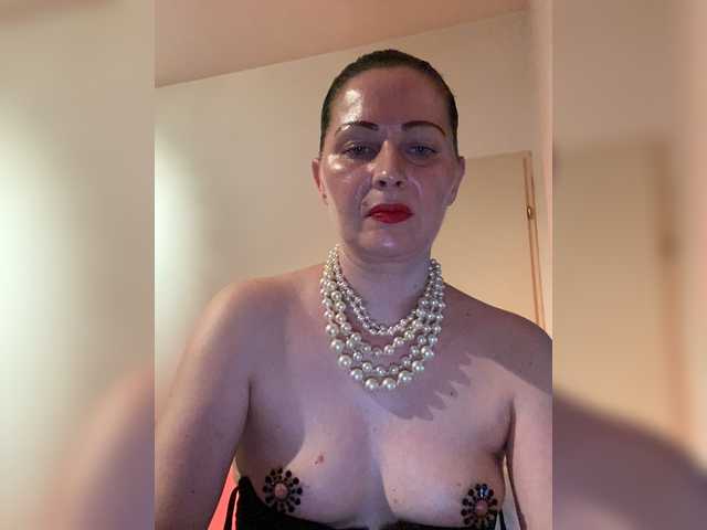 Foto's hotlady45 Private Show!! Lick your lips - 20 Tokens Make me horny - 40 Tokens Massages the breasts - 60 Tokens Blow the dildo - 80 Tokens Massage nipples with a dildo - 65 Tokens