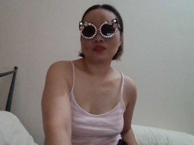 Foto's HottieGoddess HI GUYS! BUY ME LOVENSE LUSH 3 FOR TONS OF REWARDS.OFF GLASSES IN PRIVATE. THANKS TIPPERS!