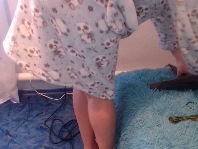 Foto's HottyAssGirl Stand up35 see u cam 38 boobs 40 ass 55 pussy 75 play pussy 200 cum show 280 squirt 400 play with toy 500 take off mask 100