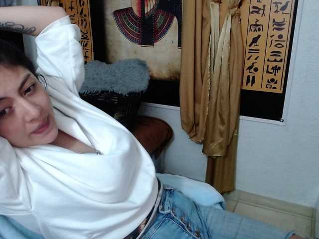 Foto's ivonne-25 hey today is a great day my pvt is open`to have fun, follow me