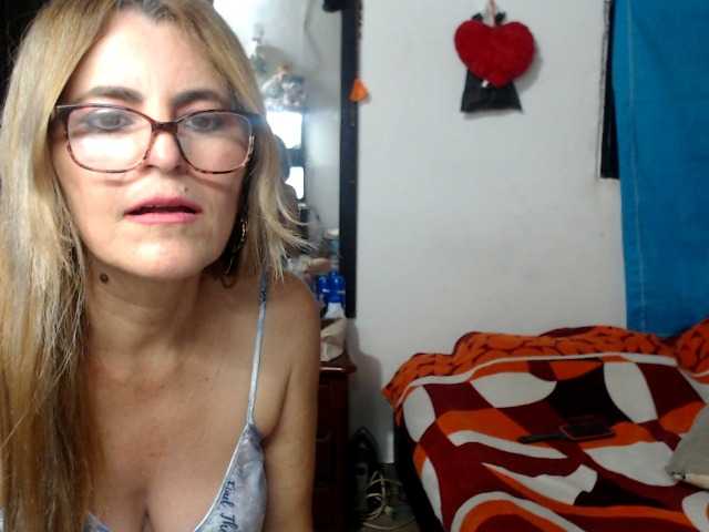 Foto's JuanitaWouti Hello, how are you today, I'm very hot and I want to please you if you want to see me naked 40 tokes my tits 25 tokes my open pussy 50 tokes and finger masturbation or toy 70 tokes you want to see my ass and fuck it 70 tokes see camera 10 tokes show