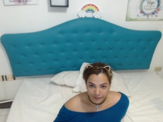 Foto's julietroses1 10 members tip 10 tokens each, I get naked!