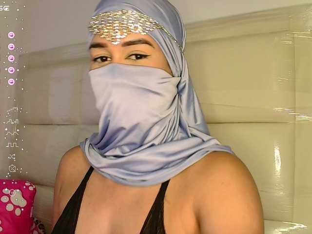 Foto's kaalinda1 New Arab girl in this environment, shy but wanting to know everything that is related