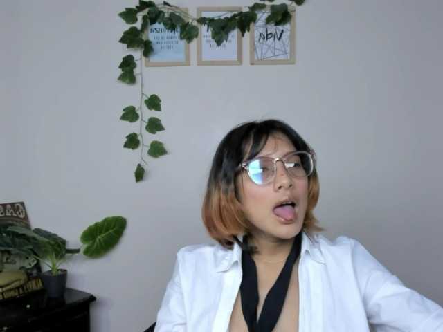 Foto's Katana-cole show dildo 150 toks-- deep throat 80 toks-- show ass 50 tips--naked (10min) 200 tips--squirt 300 toks--spank ass 20toks-oil in your body 350