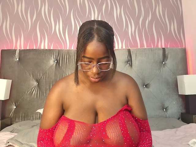 Foto's KayaBrown ⭐I want to be a very playful girl today!⭐ ⭐GOAL: Squirt Time⭐ @remain