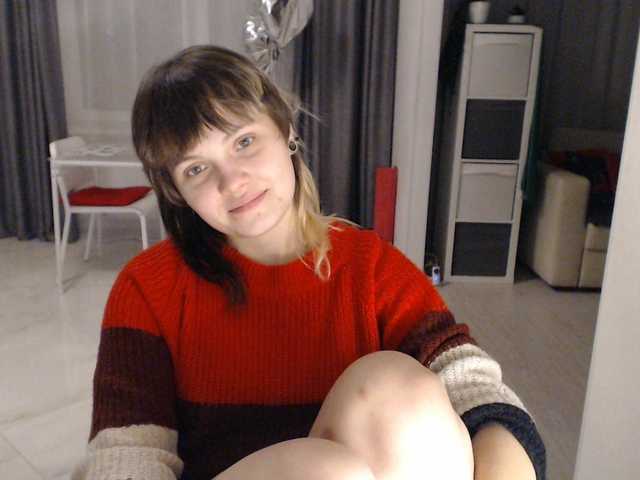 Foto's KellyDream Hi, Lovense works from 2 tc and I also ask you not to drop tips in private messages)