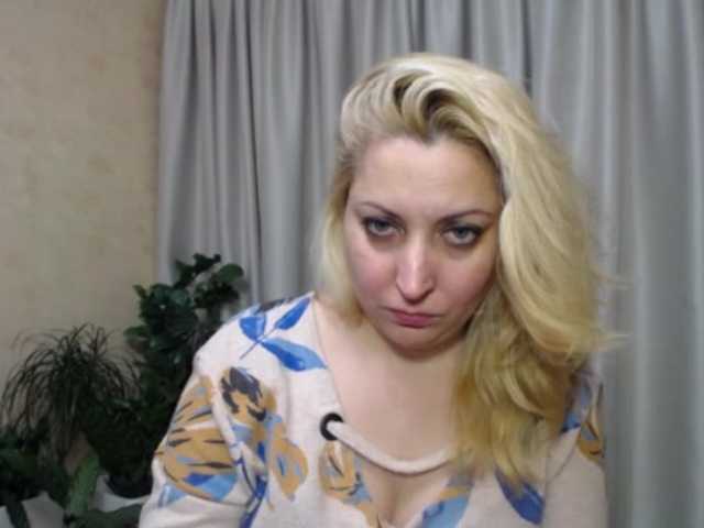 Foto's KickaIricka I will add to my friends-20, view camera-25, show chest-40, open pussy -50, open asshole-70, get naked and show my holes-100