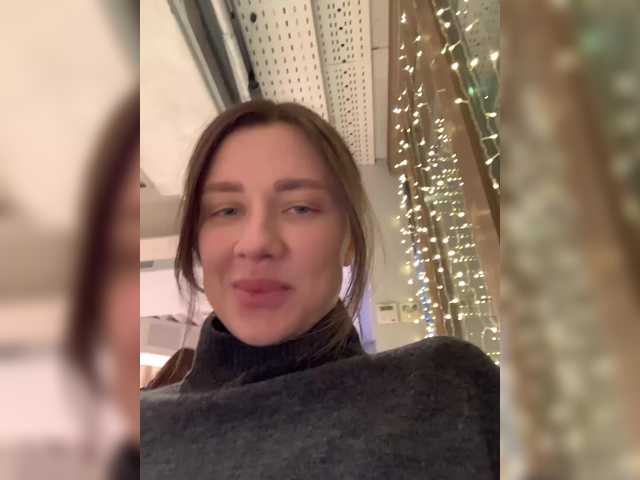 hi, i’m Kira glad to see you in my roomNON NUDE!