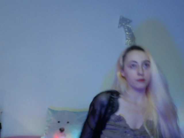 Foto's Kittyisabelle Having fun with your Quinn! #euphoria #paypig #findom #humanatm #teamviewer #cashcow #sissy