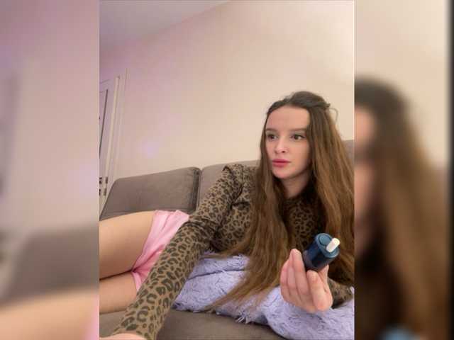 Foto's Kriss-me hello, my name Kristina . I only go to full private. send 50 tkn before private(squirt, dildo only in private). @remain befor show naked!