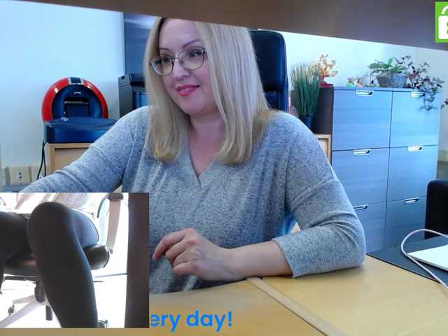 Foto's KristinaKesh At the REAL office! @total To masturbate and cum, left to collect @remain Privats welcome!!! 151 tok before pvt! Tips only in public chat matter:) Lush reactiong from 3 tok.