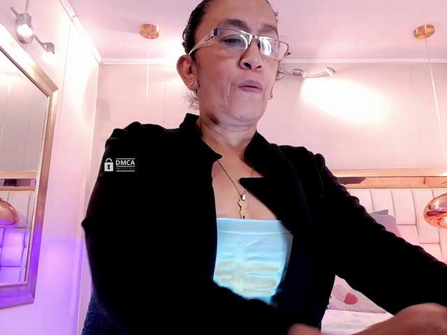 Foto's Madame_DianaKatherine MATURE WOMEN READY TO FUCK HARD & SQUIRT! Just @remain tokens left to SQUIRT MY PUSSY! Let's do it together, daddy!