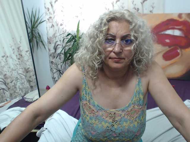 Foto's ladydy4u I am waiting for the hard dick to have fun,,,30 tit 50 ass 500 naked 1000 squrt , 80 blow , 40 c2c