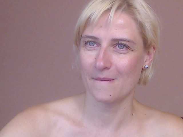Foto's LadyyMurena Hello guys!Show tits here for 30 tok,pink pussy for 50,all naked -90,hot show in pvt or in group or in pvt