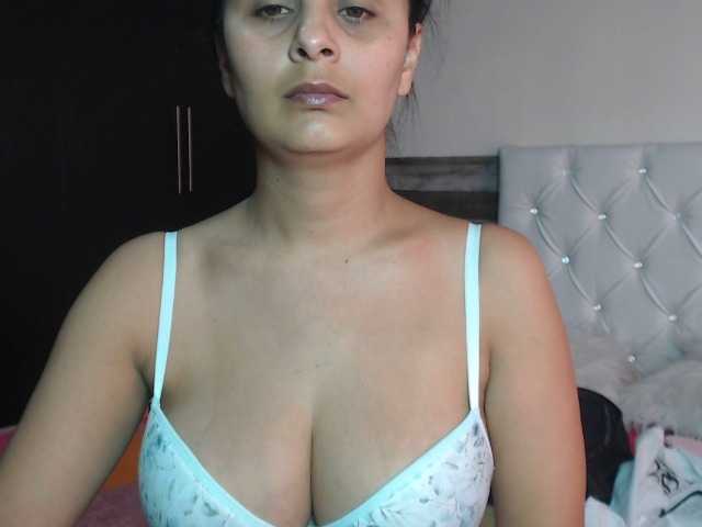 Foto's laurenlove4u Lovense Lush on - Interactive Toy that vibrates with your Tips #lovense #natural #tits #latina #cum