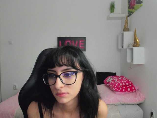 Foto's LeighDarby18 hey guys, #cum join me #hot show and find out if u can make me #naked #skinny #glasses