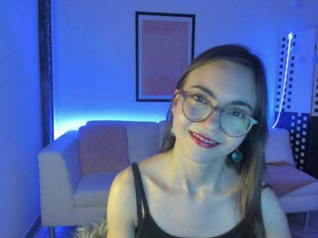 Foto's Leilastar18 #new model welcome in my room lets have #fun togeother #petite #cute #boobs #pvt