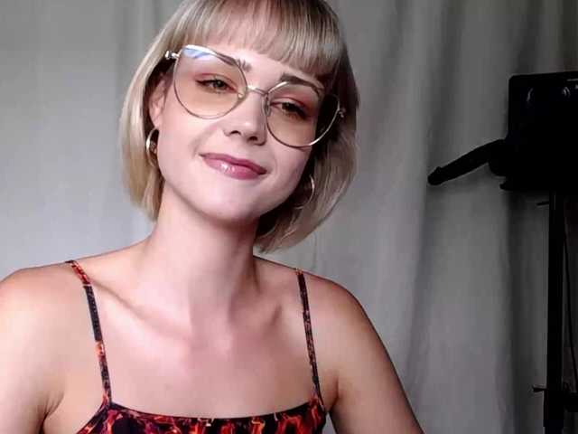 Foto's lexieSpicy Sweet and yet dang naughty ;) #innocentface #sweet #petite #glasses #fetish #natural #shorthair #domina #teaser #cfmn #joi #cei #cbt #sph #cucktraining