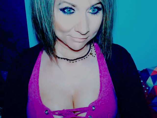 Foto's Lilly666 hey guys, ready for fun? i view cams for 50, to get preview of me is 70. lovense on, low 20, med 40, high 60. yes i use mic and toys, lets make it wild