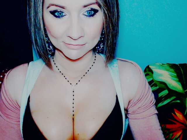 Foto's Lilly666 hey guys, ready for fun? i view cams for 80 tok, to get preview of my body 90, LOVENSE LUSH Low 15, med 30, high 60, mic on, toys on.... and other things also :)