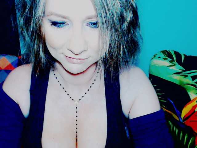 Foto's Lilly666 hey guys, ready for fun? i view cams for 80 tok, to get preview of my body 90, LOVENSE LUSH Low 15, med 30, high 60, mic on, toys on.... and other things also! :)