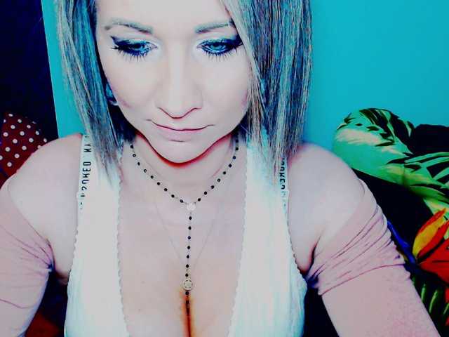 Foto's Lilly666 hey guys, ready for fun? i view cams for 80 tok, to get preview of my body 90, LOVENSE LUSH Low 15, med 30, high 60, talking for hours because u bored and wish to know me 600. mic on, toys on.... and other things also! :)