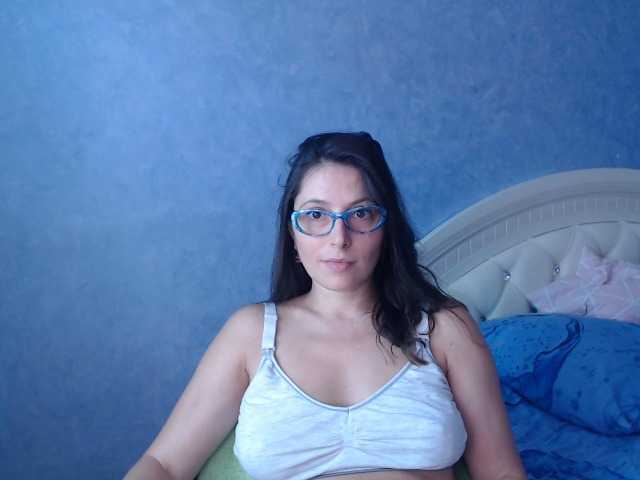 Foto's LisaSweet23 hi boys welcome to my room to chat and for hot body to see naked in private))