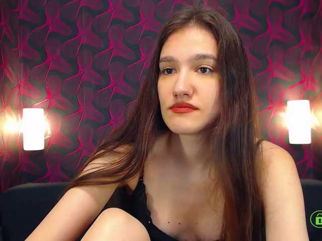 Foto's LovelyLILYA Hey! I'm new here! Let's get the party started! #new #domi #lovense #oil #naked #feet