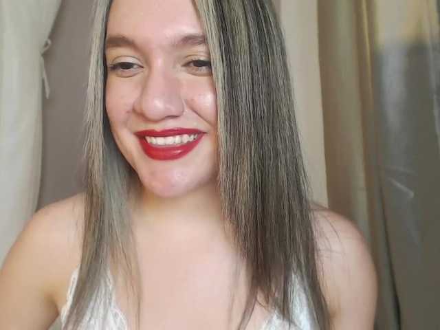 Foto's Luciadallas Red lips, flames and pleasure, i'll be yours, be a gentleman, play with my toys, make vibrate my pussysquirt special show!! @Anal,#teen 22 years old #naughty #with every goal, tease!