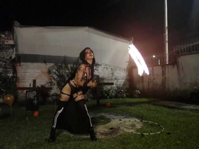 Foto's Lucie-Ribas Welcome Fire Show When the room is full ♥ Do not forget to follow and help me give more shows! Thanks for all support | Goal Fire Show: 986