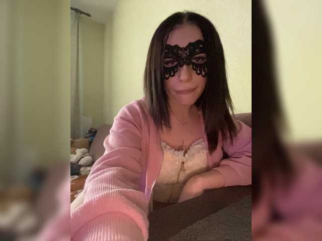 Foto's TwE_cherries topic: Hello there) For tokens in private messages, I can only say thank you, tokens only in the general chat) Lovens lvl: 2, 10, 30, 60, 100, 200, 300, 555 ) I do not remove the mask even in private, only beautiful eyes)