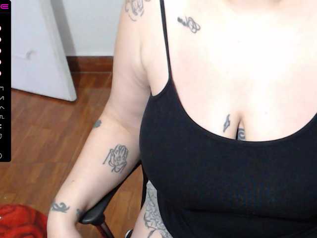 Foto's Mary-wet ♥ hi guys welcome.. we play ♥flash pussy 70 tks♥ flash open ass 90tks ♥ ask me for more ♥ #bigtits #milf #latina #colombia #squirt