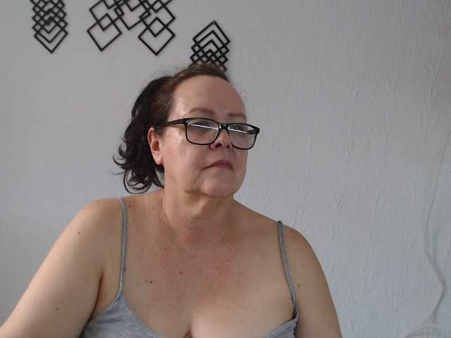 Foto's maturekarime Mature woman hairy and bbw,: tits 30, pussy 35, ass 25, all naked 100, masturbate and cum 120