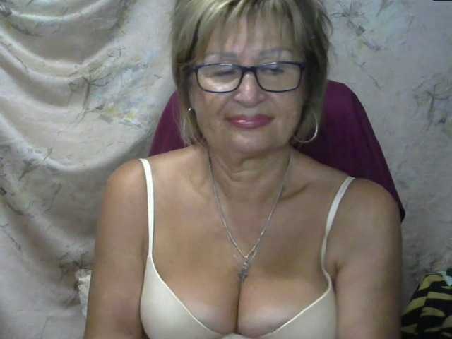 Foto's MatureLissa Who wants to see mature pussy ? pls for @total English and German