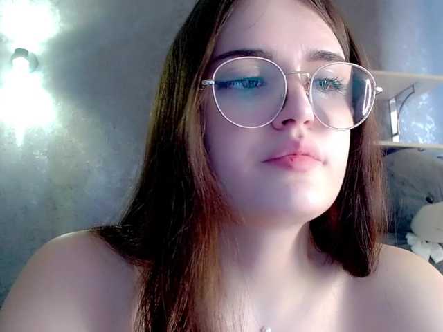 Foto's MelodyGreen the day is still boring without your attention and presence (づ￣ 3￣)づ #bigboobs #lovense #cum #young #natural
