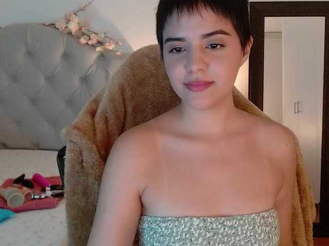 Foto's mia-collins Hello guys, happy day to all, I love being a hairy model and I love having a good bush in my pussy, all requests are made using my tip menu
