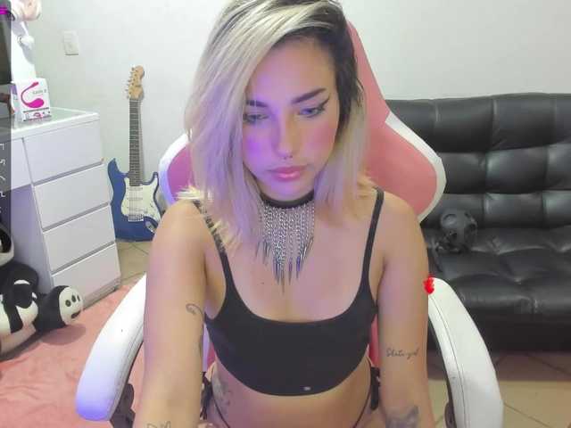 Foto's MichelleLarso Hi! Welcome to Michellelarsson_'s room. Can you help me relax? :р ♥ Butt plug and vibro sh➊w! ♥ Lush on! ♥ Multi-Goal : #cum #smalltits #squirt #lovense #anal #cum
