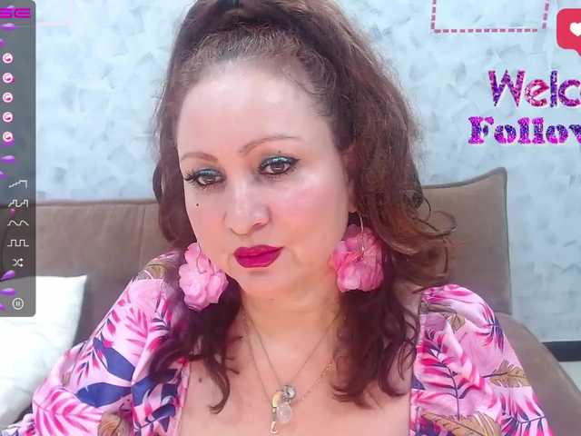 Foto's MommyQueen Hi guys. Welcome ...my room. I am mommy queens. mature, I like. fantasy and kamasutra. let's go my goal 500 tk. #mature #deeptroat #blowjob #latina #new