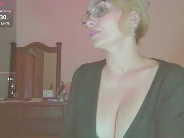 Foto's myloverlee In silence, the children are at home,With 1 tokens, active vibrator, wet my pussy...HORNY FOR YOU,FAV 55