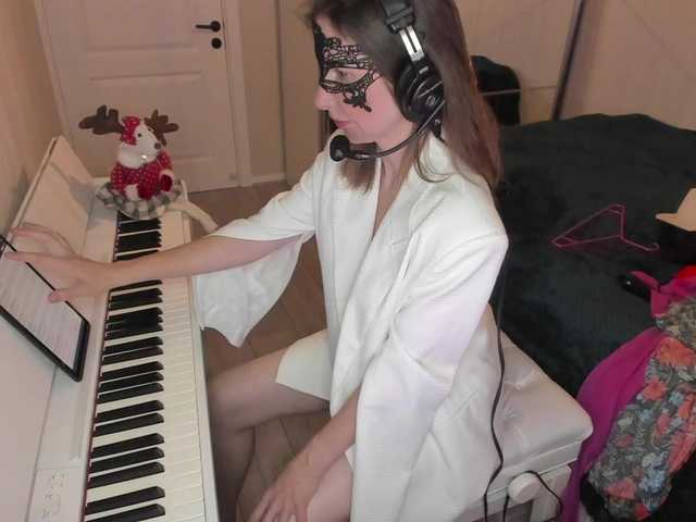 Foto's PianoGirl Hi everyone. I am Anastasia :) 101 Take off dress, 102 put on dress, 103 change the dress, 70 autodj - dance, 10001 - take off mask