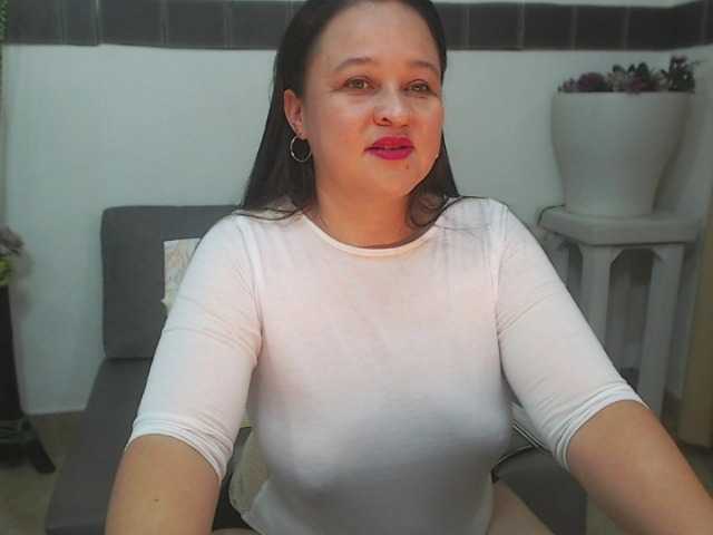 Foto's Nikky-Summer i m simple women, very funny and horny. i want Be your mommy