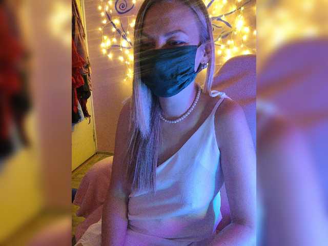 Foto's Olenkinyskazk Welcome! Olya is here!! Glad 2 see u here)))Lovense is on (me) make me feel good: 10; 25; 50 n 55 and repeat)) Group is available; Toys in pvt))) Olya;s show: undress me all n use BodyLotion after @remain