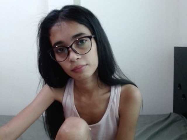 Foto's petit-linda18 Shhhh. Im not alone. I have to be quiet but let's have quiet fun together. #18 #young #smalltits #skinny #tits