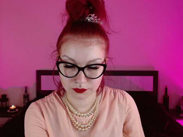 Foto's Goddess_Amanita You Glamournatrix Findomme will humiliate you gently