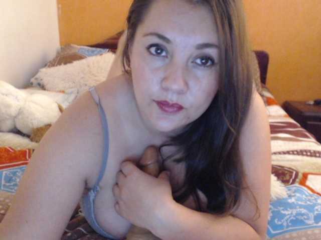 Foto's MiladyEmma hello guys I'm new and I want to have fun He shoots 20 chips and you will have a surprise #bbw #mature #bigtits #cum #squirt