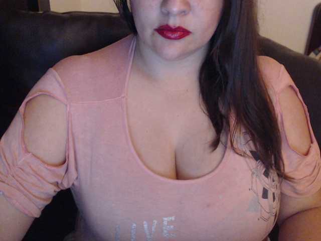 Foto's MiladyEmma hello guys I'm new and I want to have fun He shoots 20 chips and you will have a surprise #bbw #mature #bigtits #cum #squirt