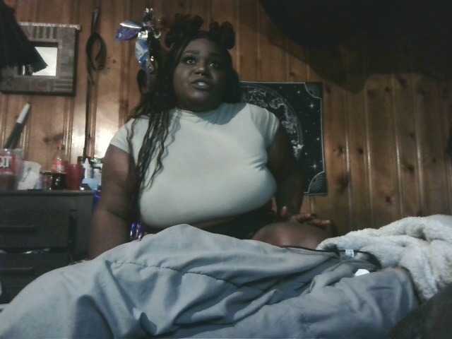 Foto's QueenRaynexxx Hello Its A Place Fit 4 A Queen! Thick Chocolate GIRL RIGGHT HERE!!!