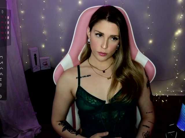 Foto's queenxlexy spit on tits