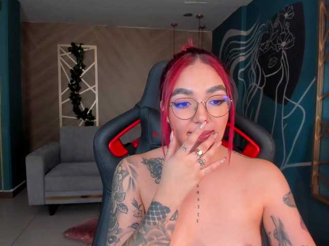 Foto's RosalineMay ⭐You like what you see? I can surprise you more♥♥ ​IG: @​Rosalinemay_x ♥♥ At goal: Make me cum!! @remain tks left