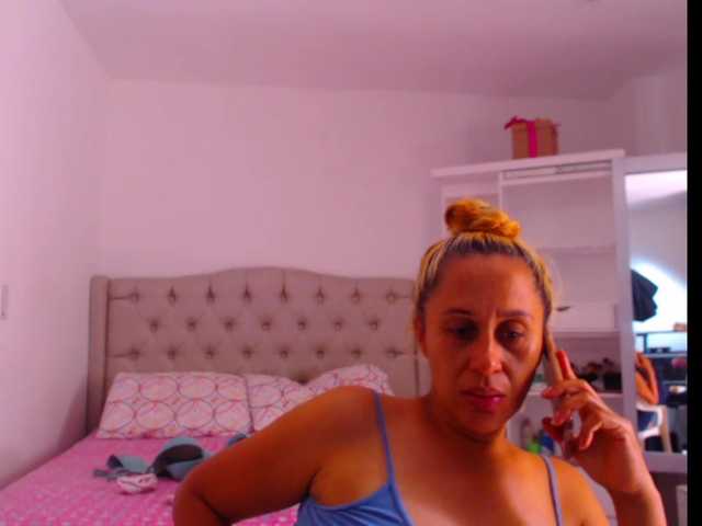 Foto's RoxanaMilf I want to have 5000 to make an explicit show with the oils, we need 1053 We have 3947 5000 3947 1053